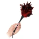 Accesoriu Feather Tickler din pene sintetice, negru & roșu